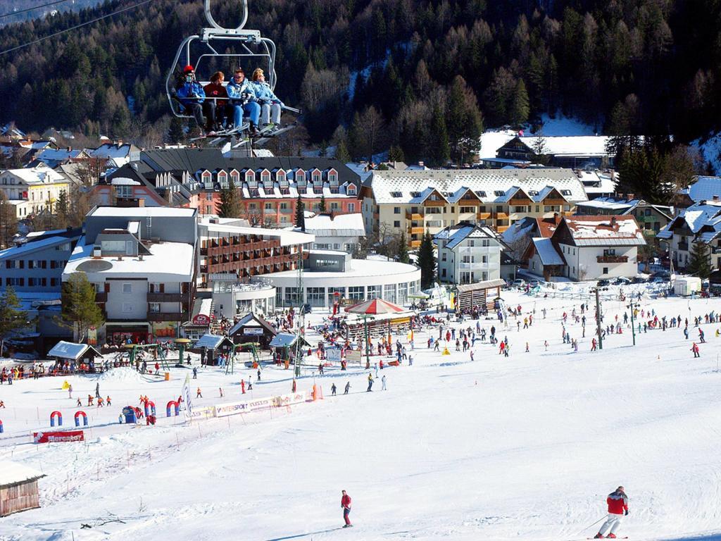 Apartment Mojstrovka With Terrace In City Center Kranjska Gora Oda fotoğraf